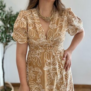 Vestido BORDADO flores tostado