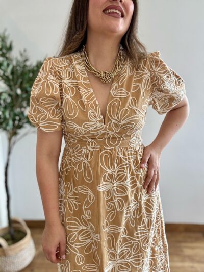 Vestido BORDADO flores tostado
