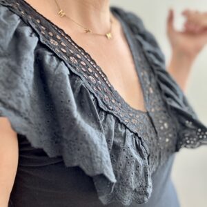 Camiseta ROMÁNTICA negra