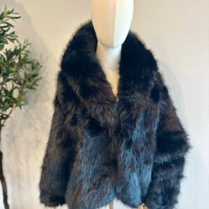 Abrigo PELO sintético con gorro negro