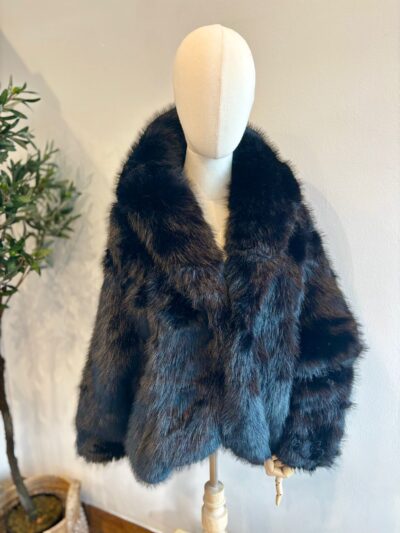 Abrigo PELO sintético con gorro negro