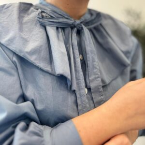 Camisa CUELLO Y LAZADA azulona