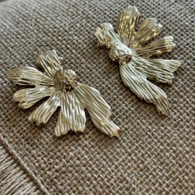 Pendientes media FLOR dorados