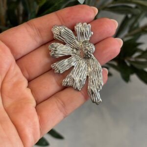 Pendientes media FLOR plateados