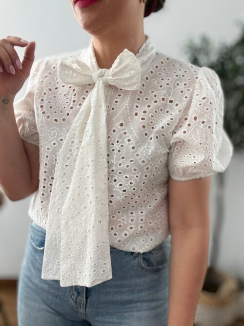 Camisa TROQUELADA blanca lazada
