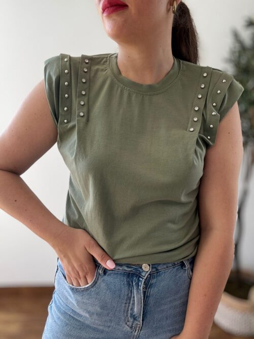 Camiseta TACHUELAS hombreras verde