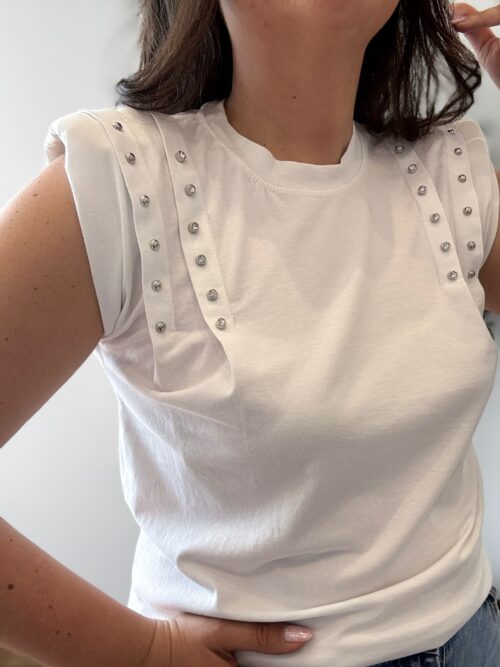 Camiseta TACHUELAS hombreras blanca