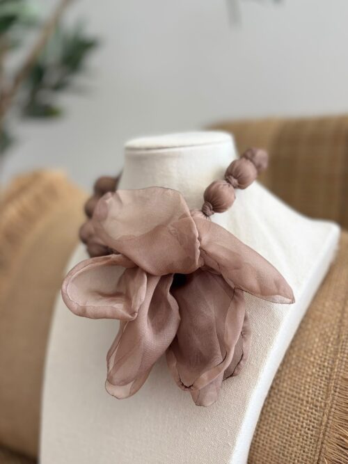 Collar FLOR taupe