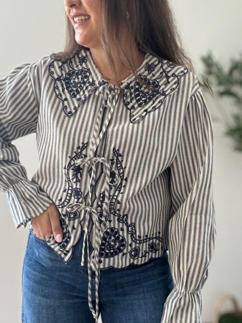 Camisa RAYAS y BORDADOS marino