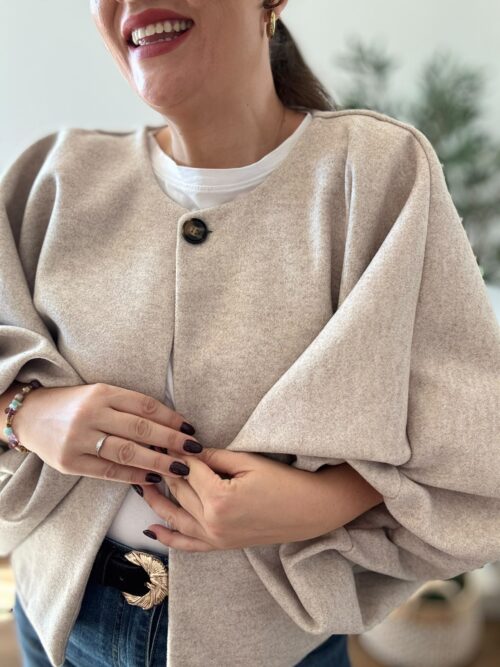 Chaqueta ABULLONADA beige